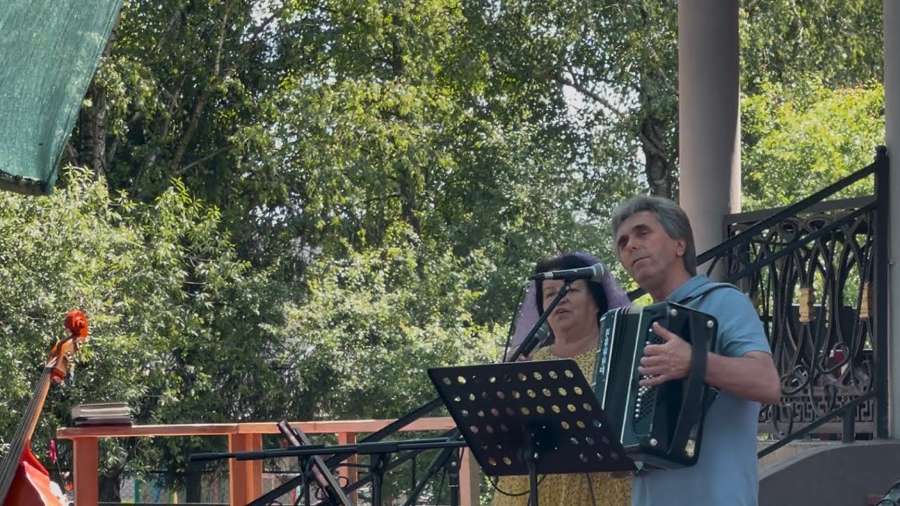 Так бывает порою… Александр и Наталья Шиманские поют на фестивале в Белоруссии.