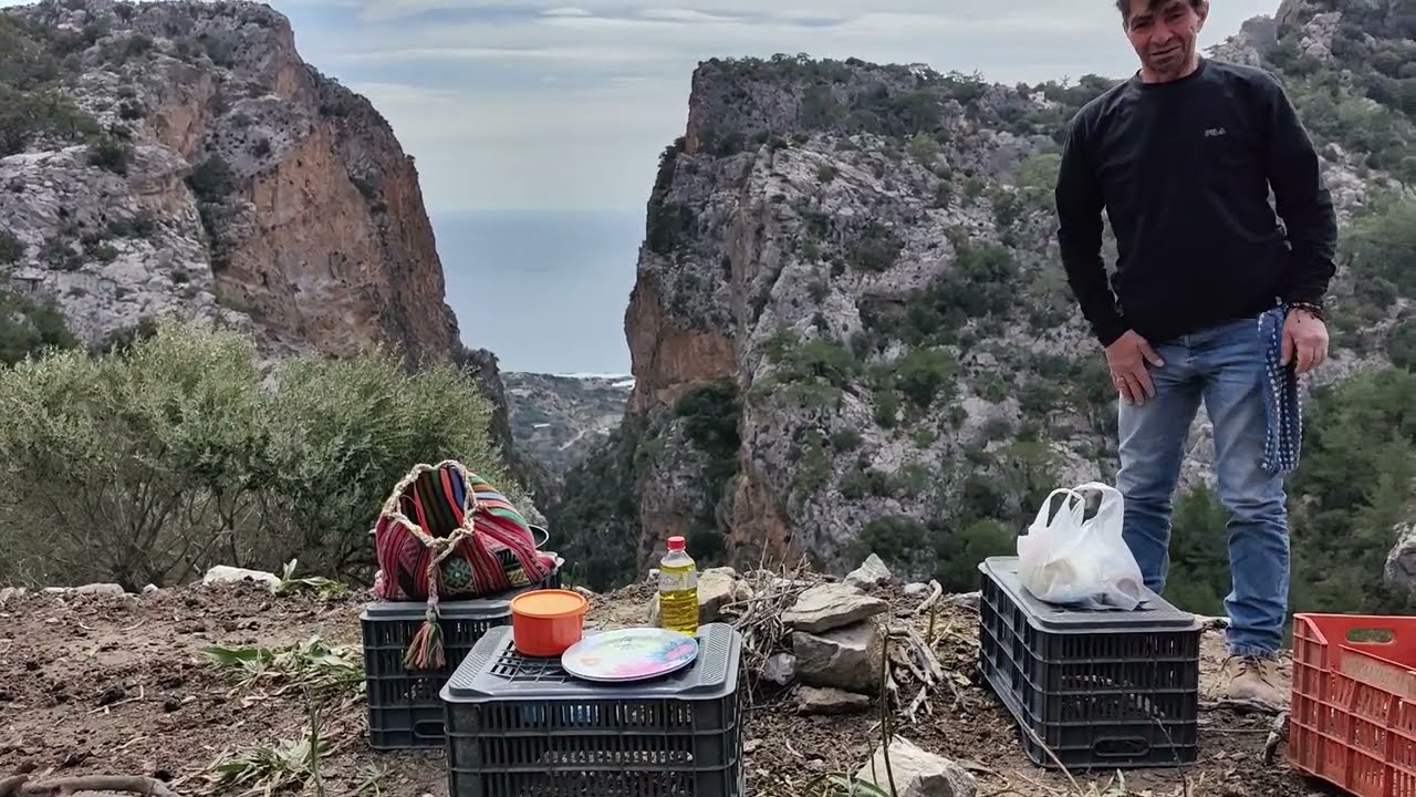 Απλοϊκότητα, τόσο απλά και τόσο όμορφα! Παρασιά απέναντι από το Φαράγγι της Άρβης