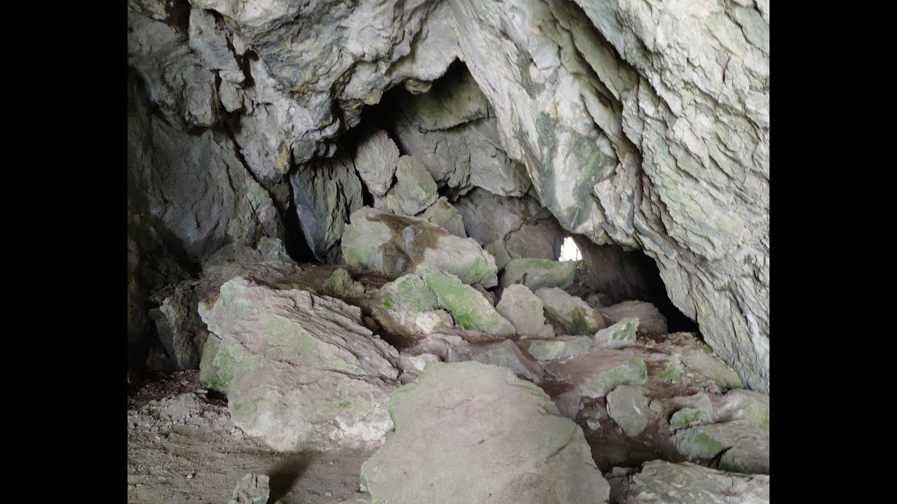 TRAVERSARE PRIN PESTERA TUNEL MUNTICELU DIN BICAZ