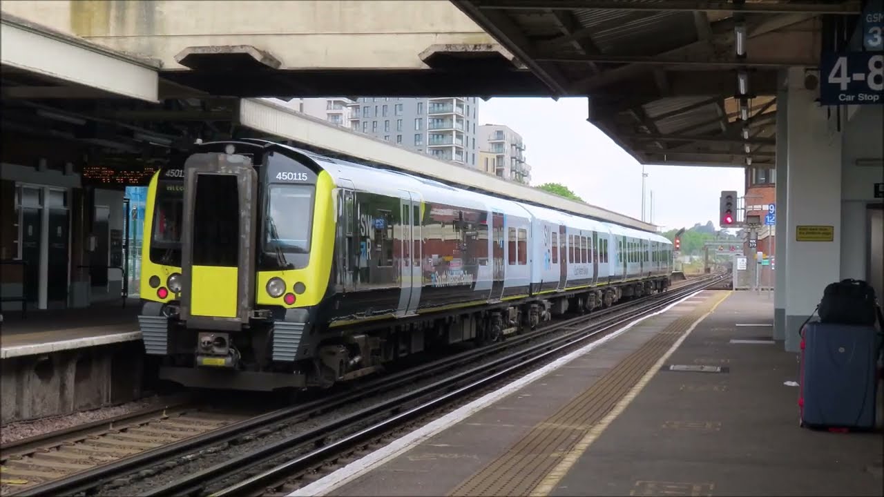 Woking Train Station - A Few Random Clips - South Western Railway - May 2022 | kittikoko #woking