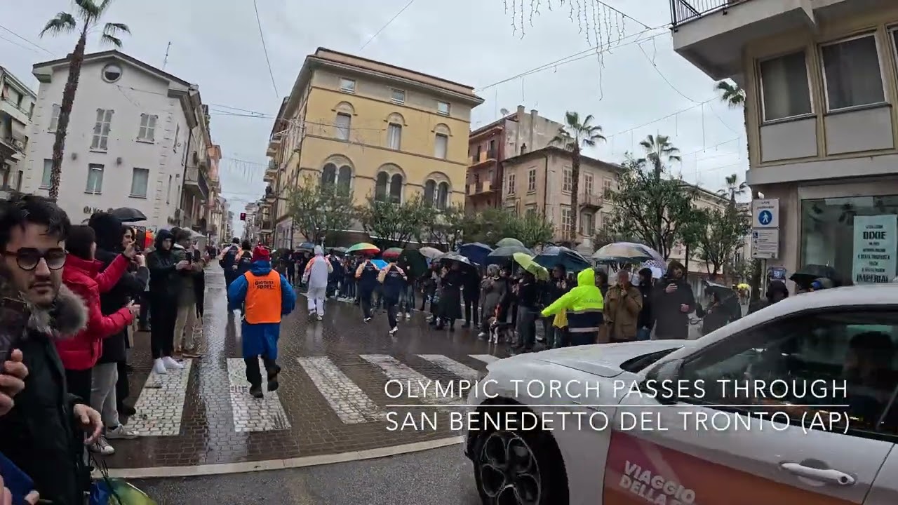 Olympic Flame in San Benedetto del Tronto 🇮🇹 🔥  - 4K #milanocortina2026  #olympicflame #italy