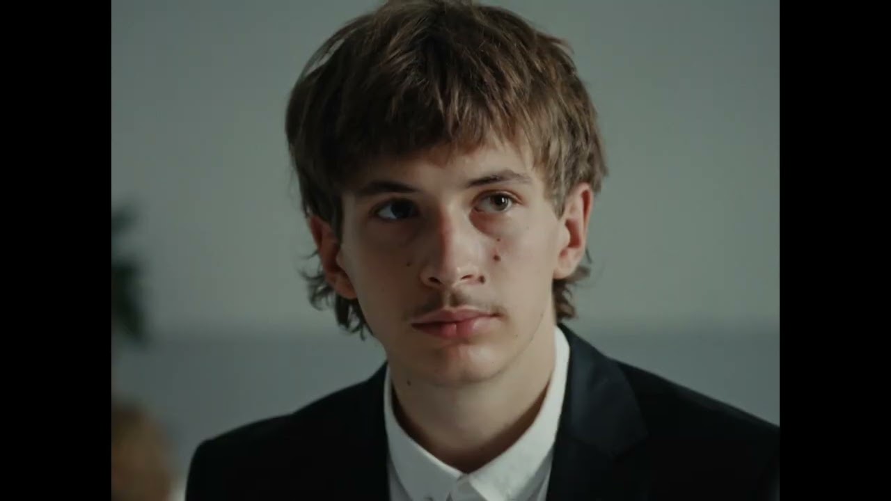 Magyarázat mindenre - nemzetközi előzetes (16)