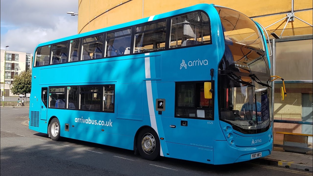 Full Ride: Bus Route 300 Hemel Hempstead - St Albans. Arriva Enviro400 MMC 6525 (YX17 NFC)