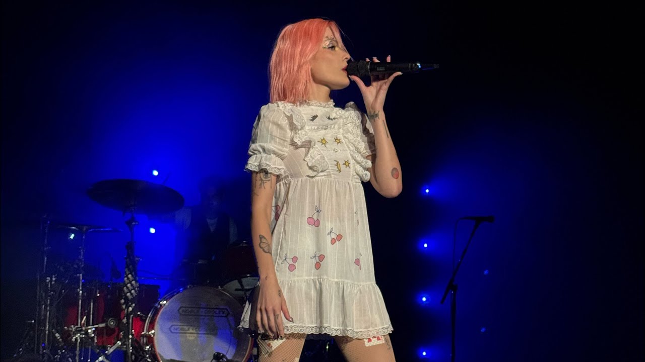 Halsey - Dog Years (live 10/25/24)