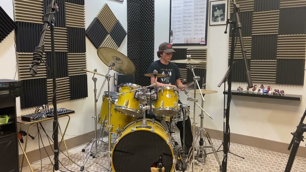 Student Hunter Rocking Everlong by the Foo Fighters, drum cover