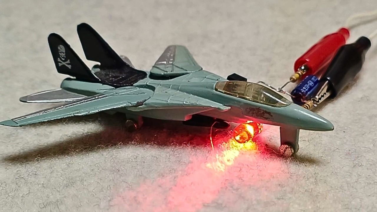 Let's Create an Airplane Beacon Light Effect — Basic Circuit