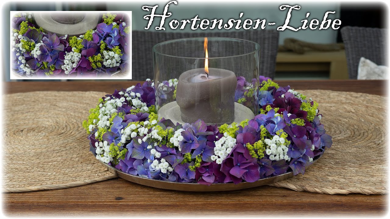 Hortensien-Liebe | Blumenkranz um Windlicht einfach gesteckt | Blumen und Dekorationen