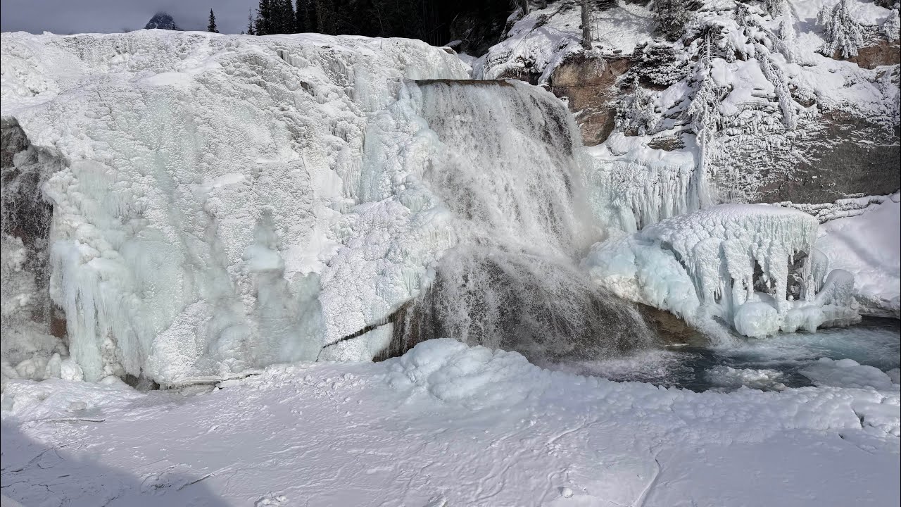 Wapta Falls (Yoho National Park) First winter hike of the Year 2026 