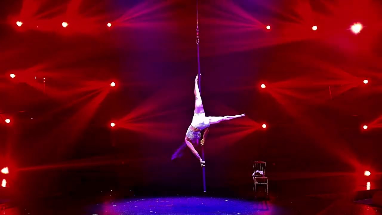 Aerial pole act - Rafaela Oliveira