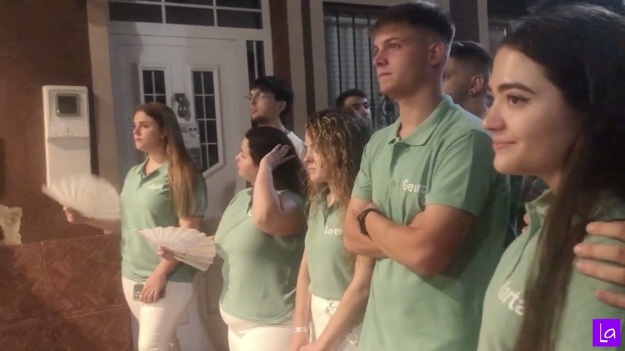 Les Albaes passegen l'emoció pels carrers de Benifairó de les Valls