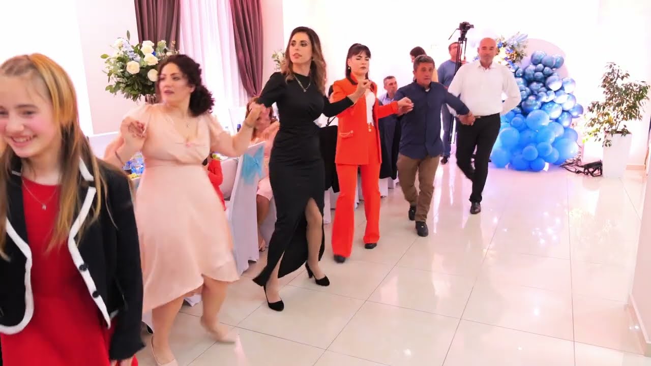 VALLE  TRESHE RAVASAQI ERDHI DITA  REZARTA HOXHAJ RESTORANT SHABANI