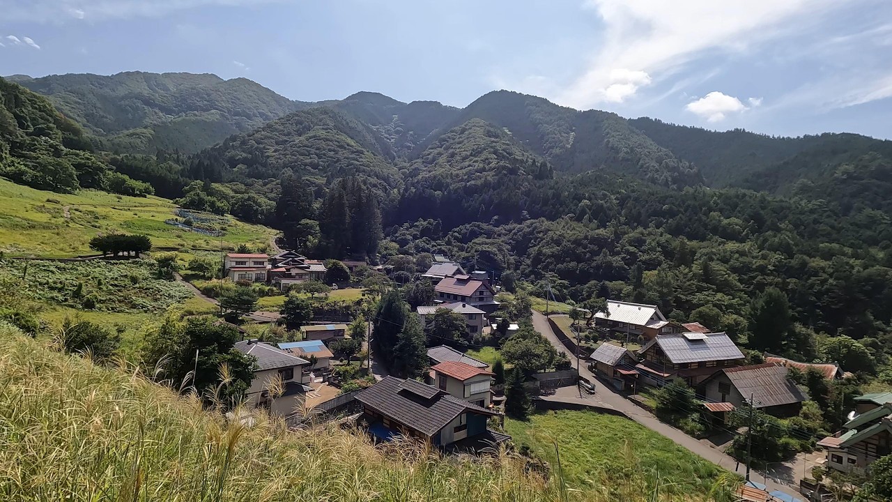 【山梨県山梨市】歴史的な古民家が集まる隠れ里を国道の細道奥で発見