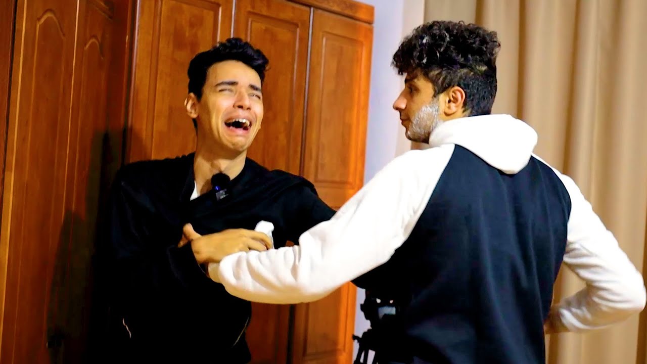 حلقت دقن صاحبي وهو نايم 😂 ردة فعله صدمتني !!!