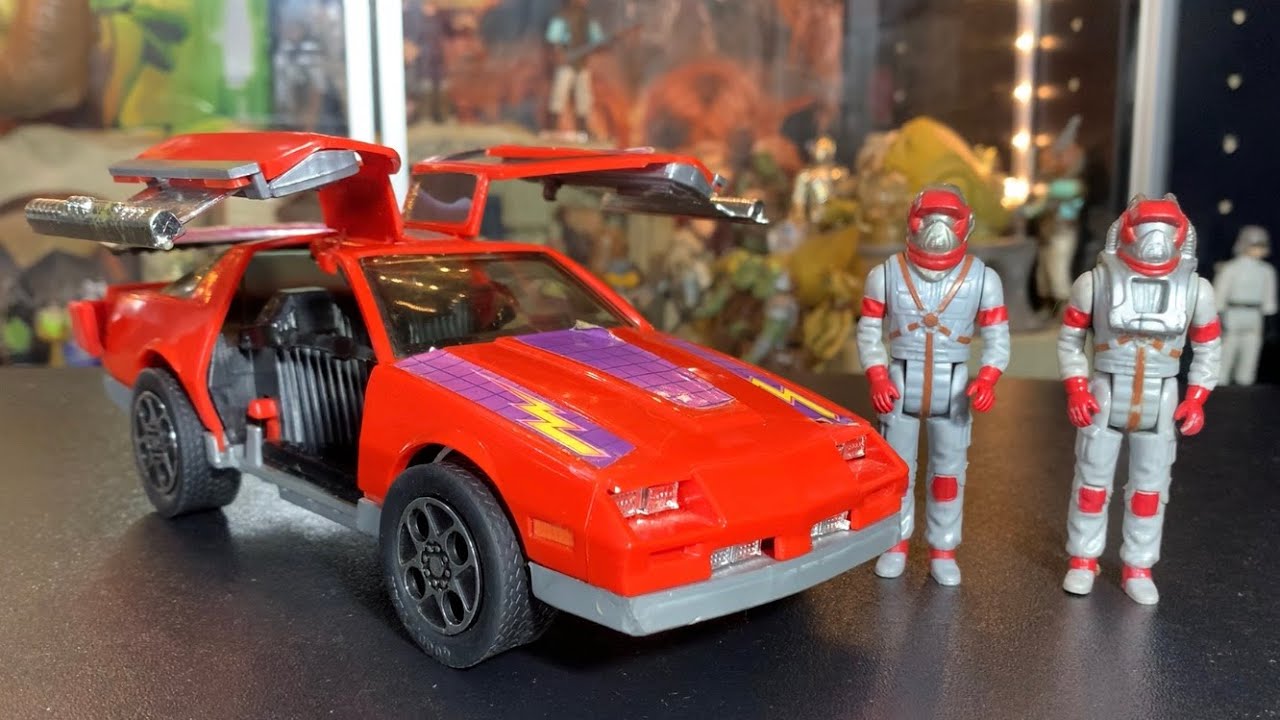Thunder Hawk with Matt Trakker M.A.S.K. Vehicle and Action Figure Spotlight and Review. MASK