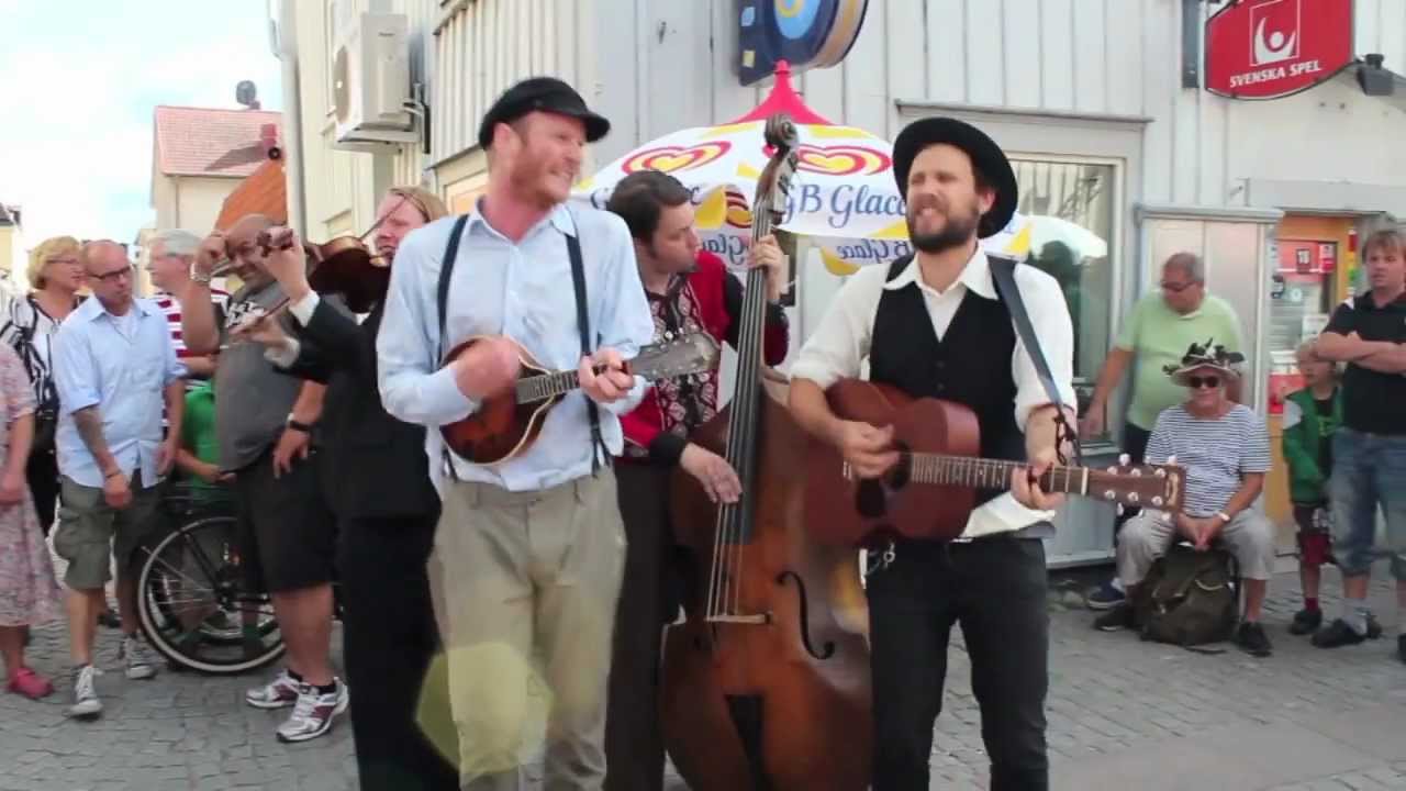 Carl Oscar Nygrens kalas och n&ouml;jesorkester, vinnare av SM f&ouml;r Gatumusikanter 2011, Mariefred
