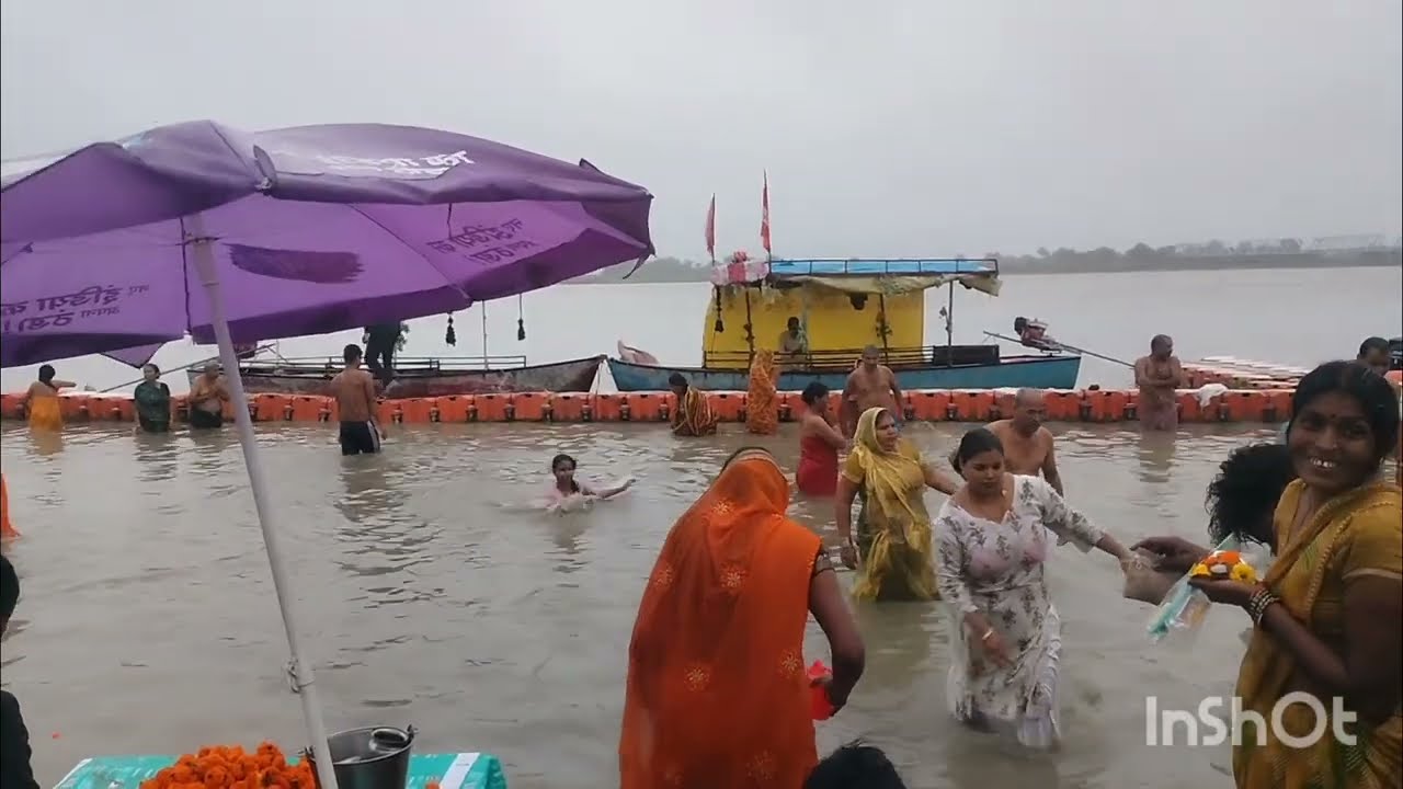 Indian bathing in Ganga river swimming in Ganga river #gangasati #gangariver#ganga #viralvideo#viral