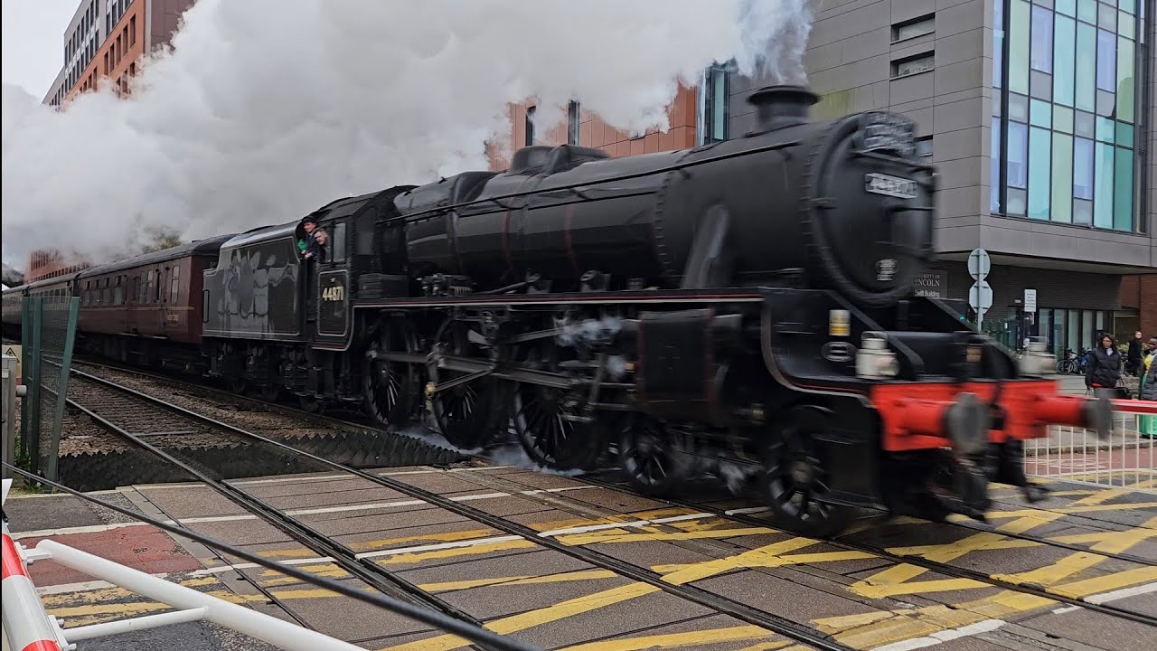 LMS Black 5 No. 44871, 56049 as a light loco and more around Lincoln on 17/12/2025
