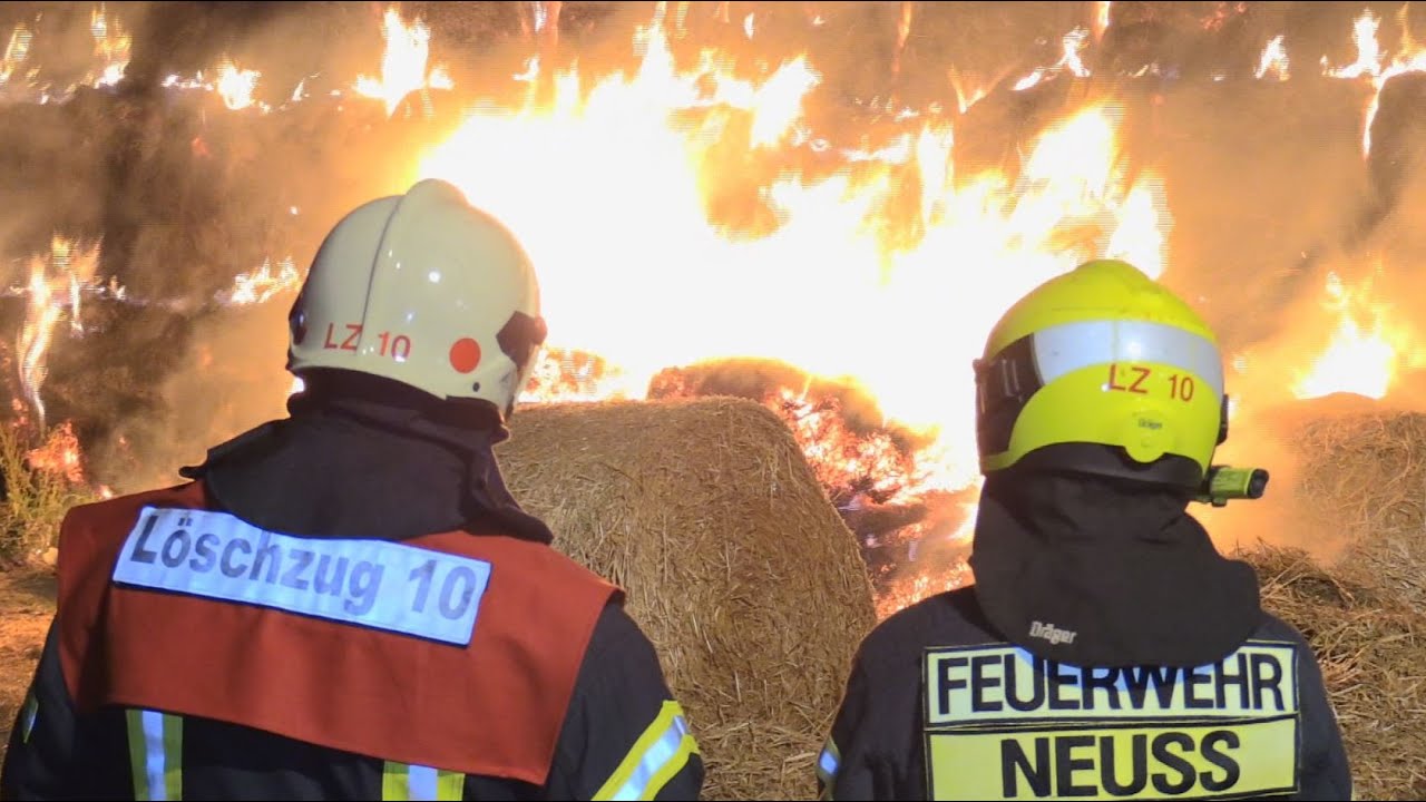 [GROSSBRAND IN NEUSS] -| Strohmieten im Vollbrand | Flammenmeer | Bauer rettet Strohballen |-