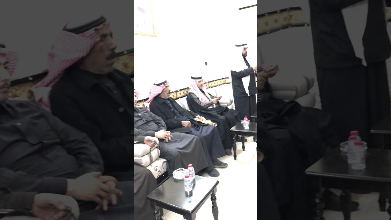 الشاعر فرحان الشمري امام الشيخ انور ابن مهيد بمجلس دلي ابن نبيهان