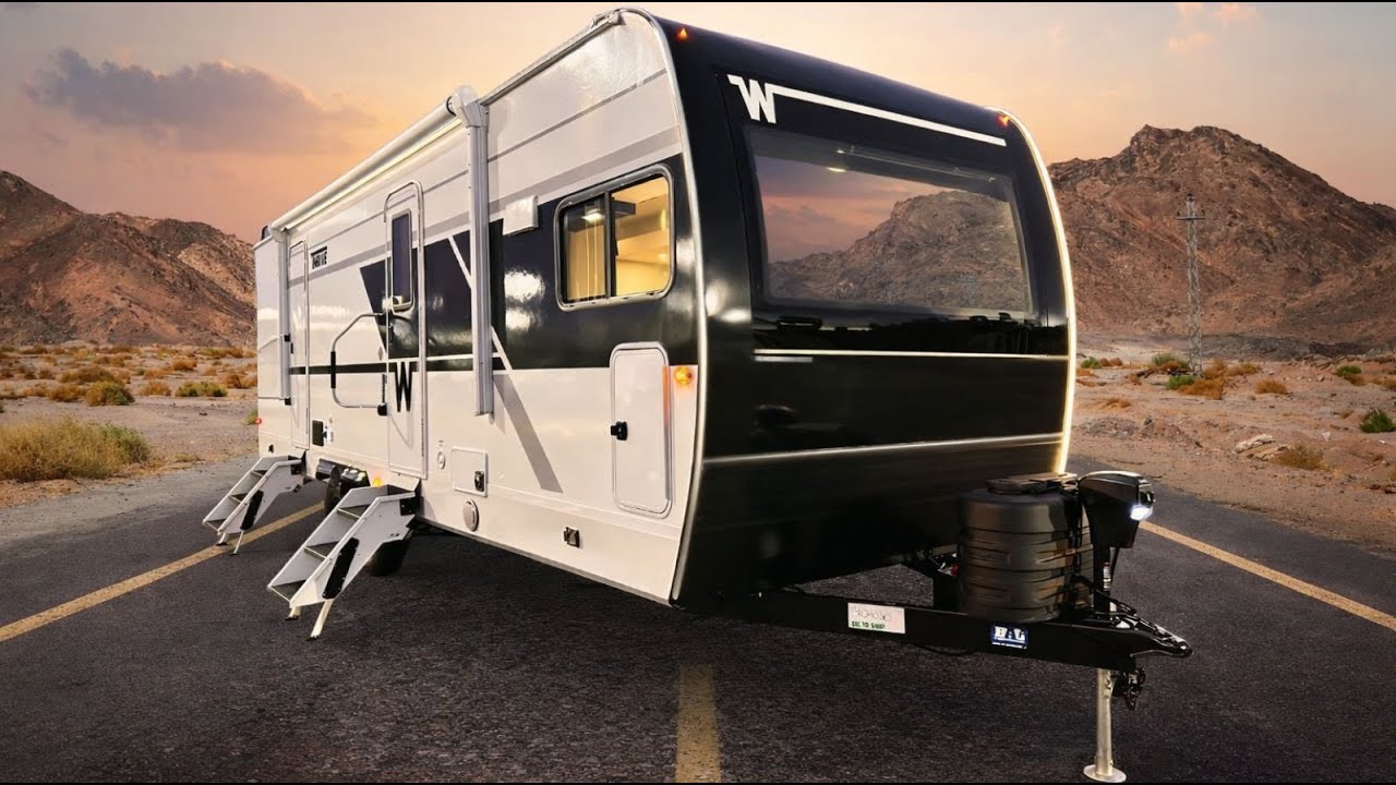Передняя кухня в автодоме Winnebago Thrive | Потрясающее смотровое окно и продуманная планировка!