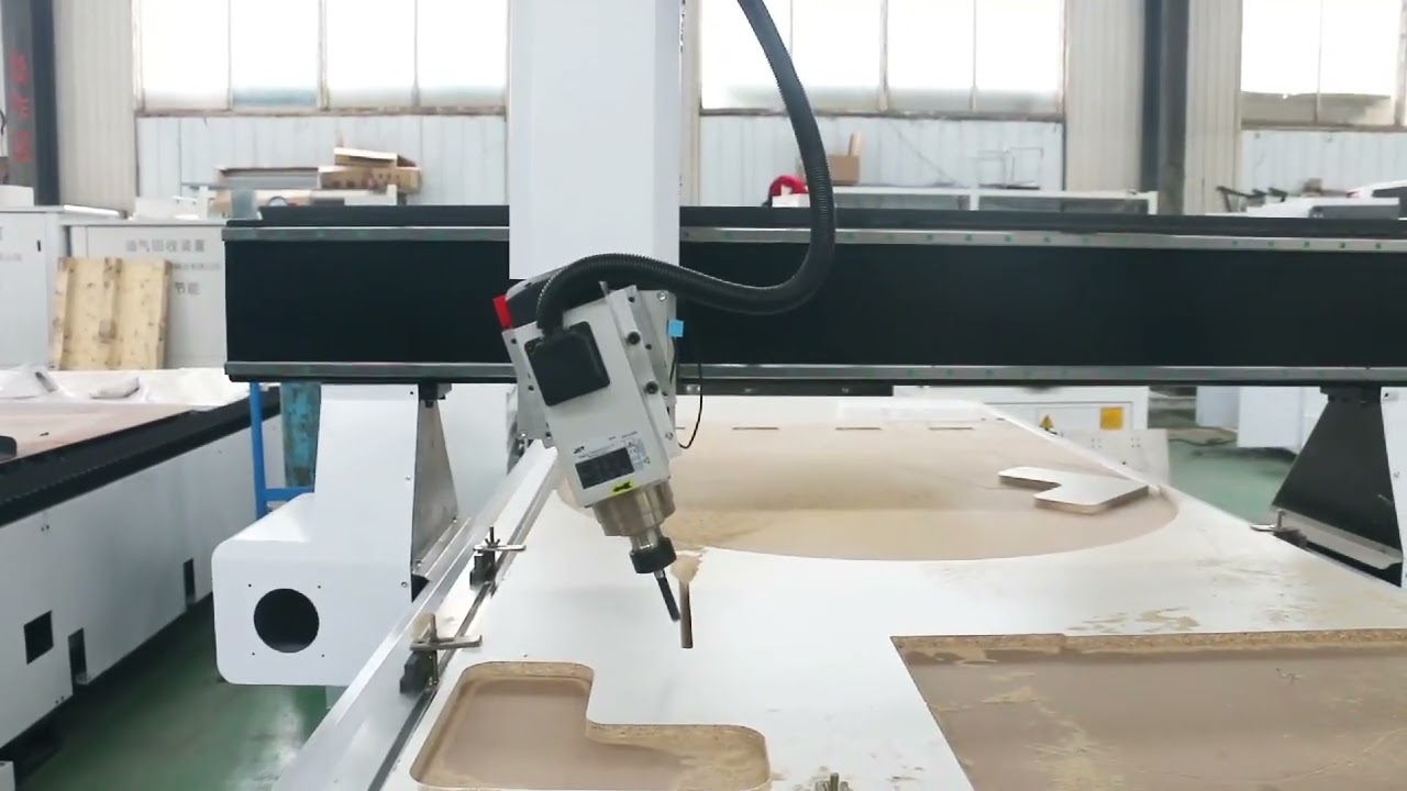 CNC ROUTRE WITH SWING HEAD