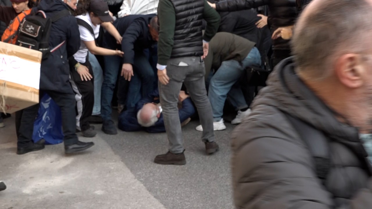 America's cup, il video del contatto tra manifestanti e polizia