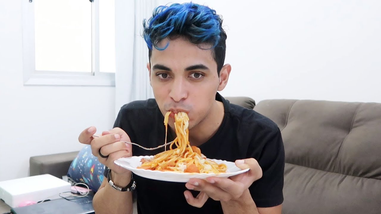 COMO É MORAR SOZINHO
