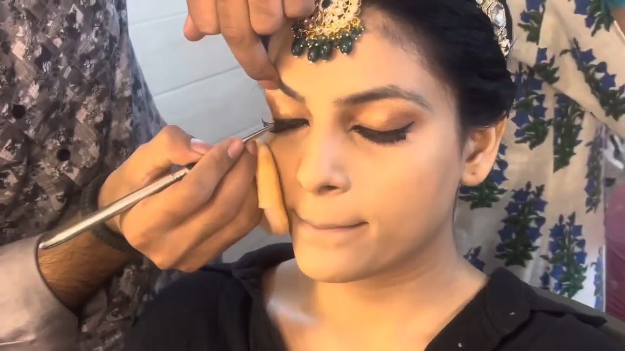Classic Desi Girl Makeup Look 🇮🇳Traditional Saree/Suit Makeup TutorialSoft Festive Makeup for India 