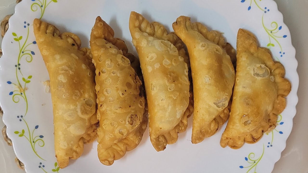 ख़स्ता खोया गुजिया बाजार से बेहतर/khoya Gujia Recipe in Hindi #khoyagujiya #holispecial 