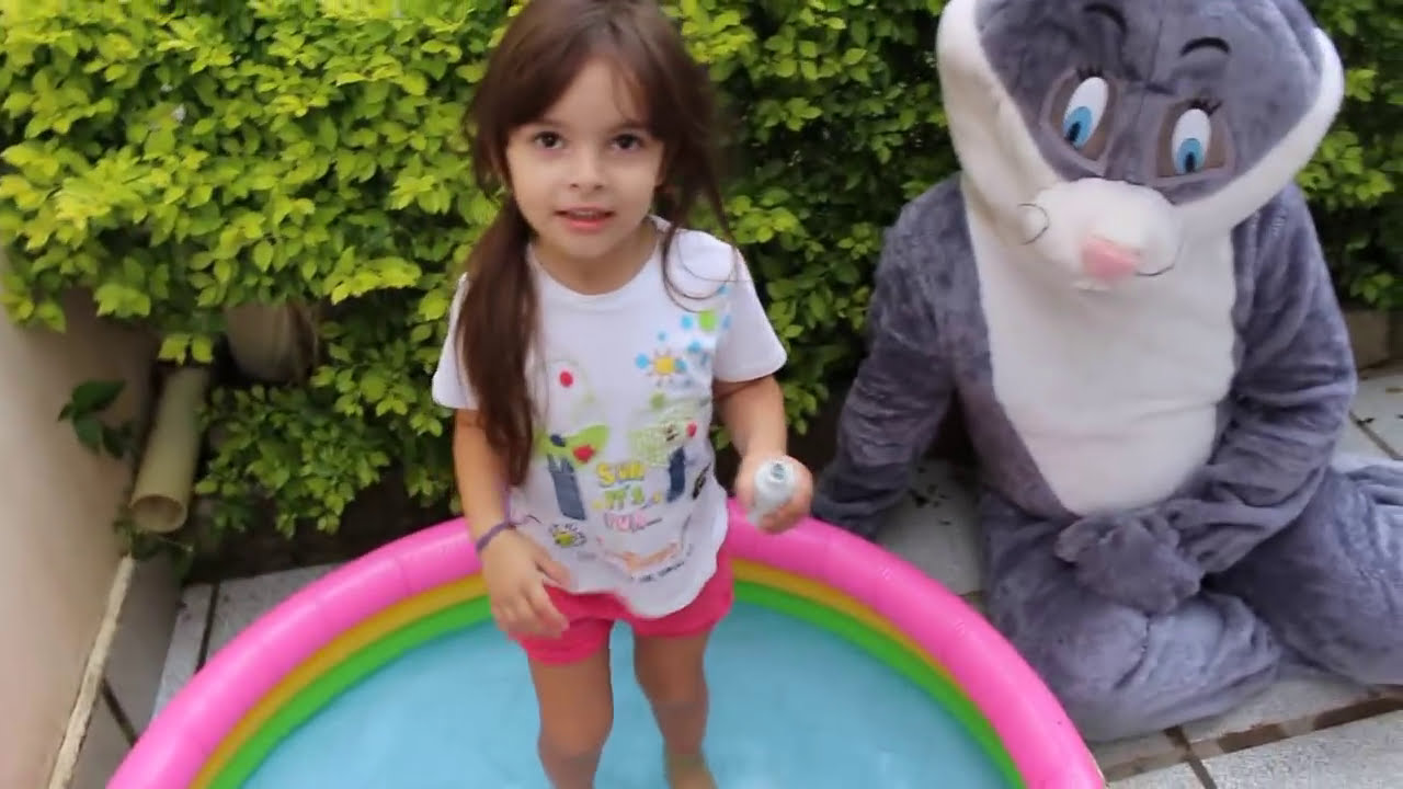 FIZEMOS UMA PISCINA DE PÁSCOA COM O COELHO DA PASCOA