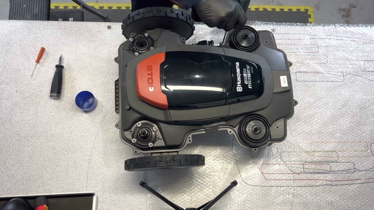 How to change a 450x Automower battery
