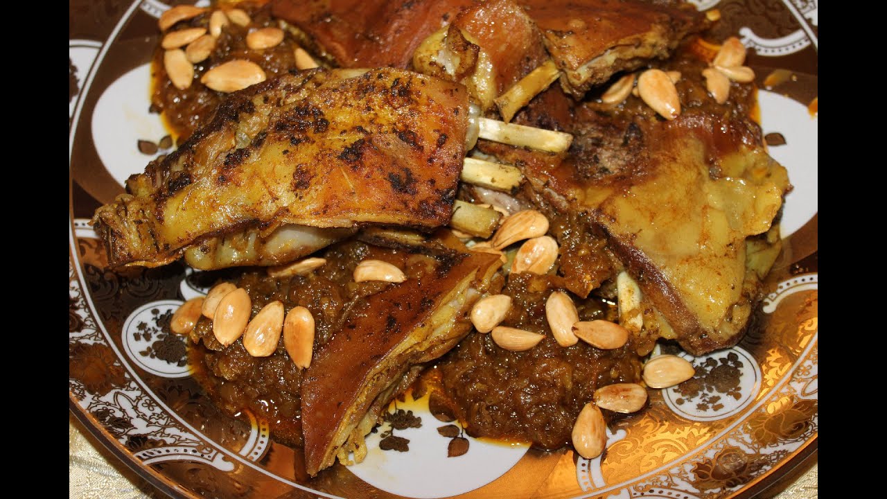 Tajine de viande M'hammer ..... طاجين مغربي / اللحم المحمر بالدغميرة واللوز