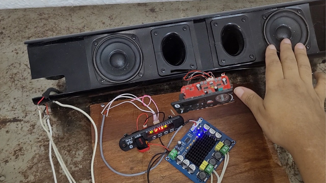 amplificador de som bluetooth ligado na soundbar tomate