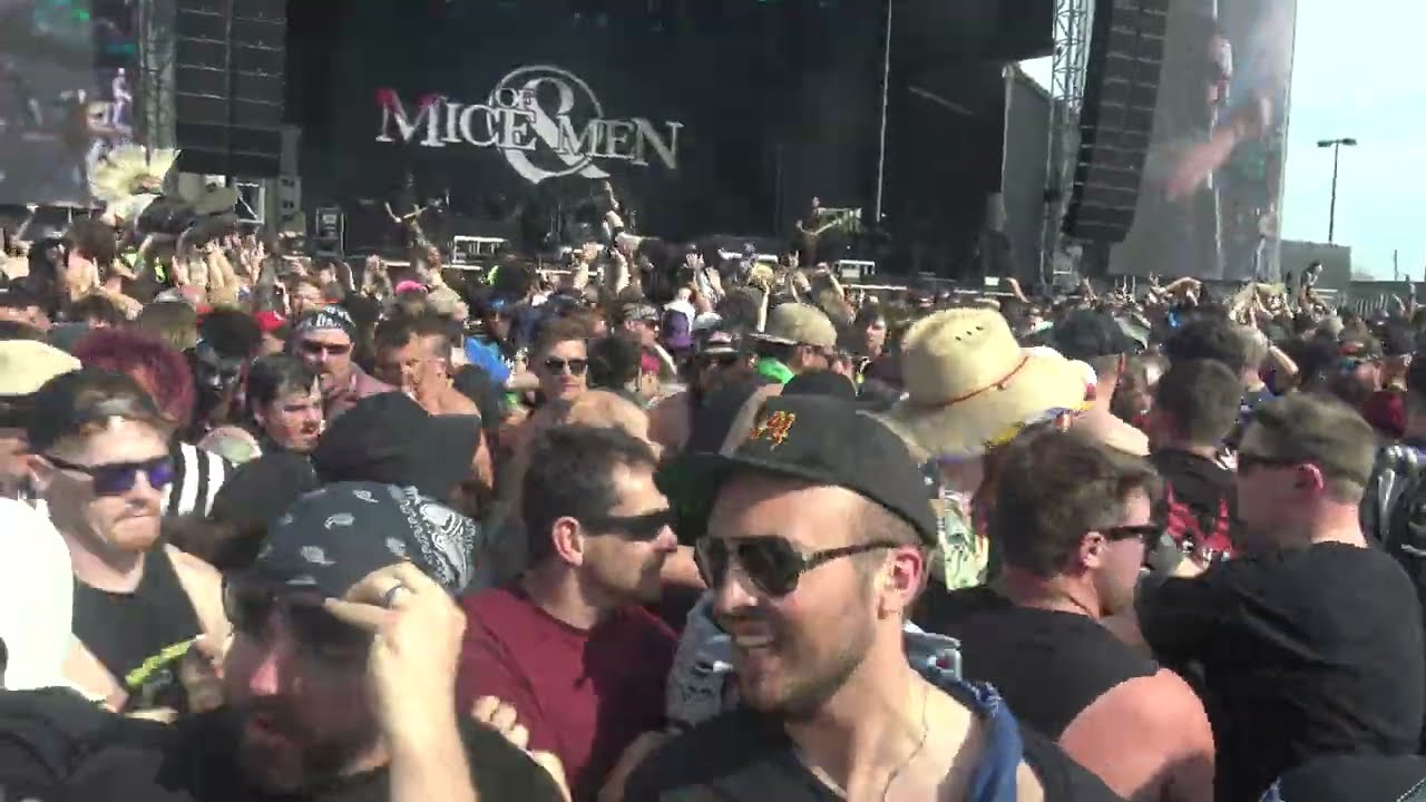 Of Mice & Men 🔥 LIVE 🔥 Sonic Temple Festival 2025 🔥 Mosh Pit 🔥 5/10/2025 #moshpit #musicfestival