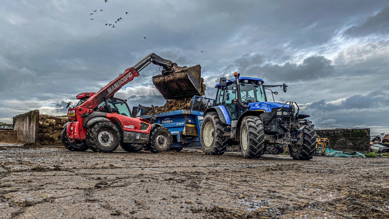 Spreading Muck With a New Holland TM155