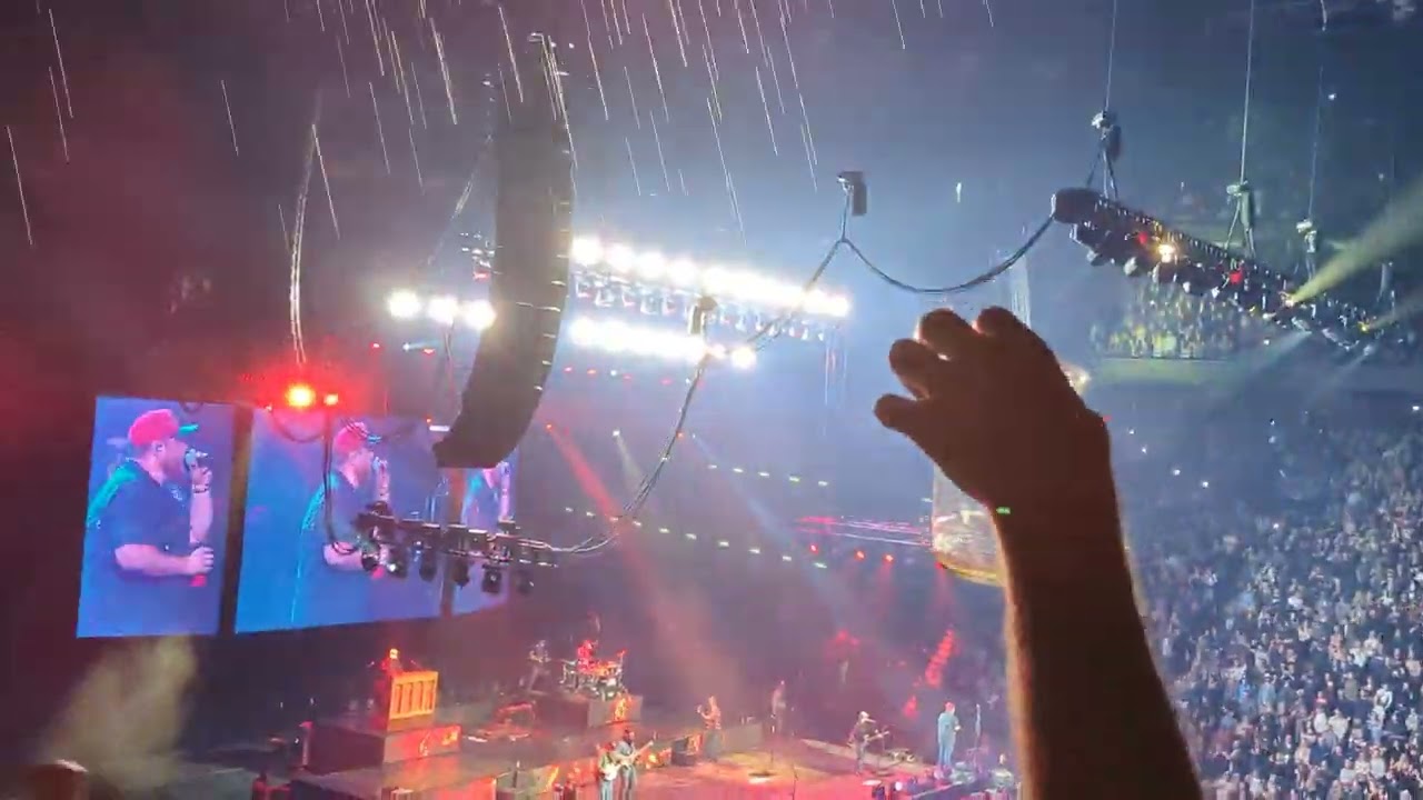 luke combs - beer never broke my heart - Montreal 2022