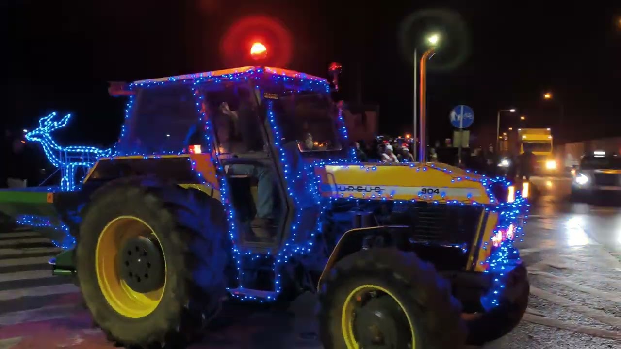 Brodnica - świąteczny przejazd traktorów przez miasto 21.12.2025 - wyjazd drugiej grupy
