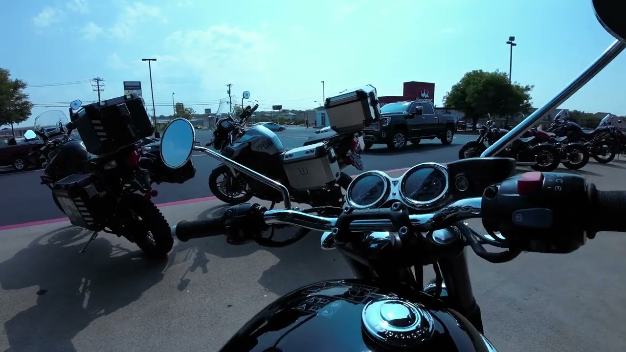 2023 Triumph Bonneville T120 Black & T120  - Jet Black