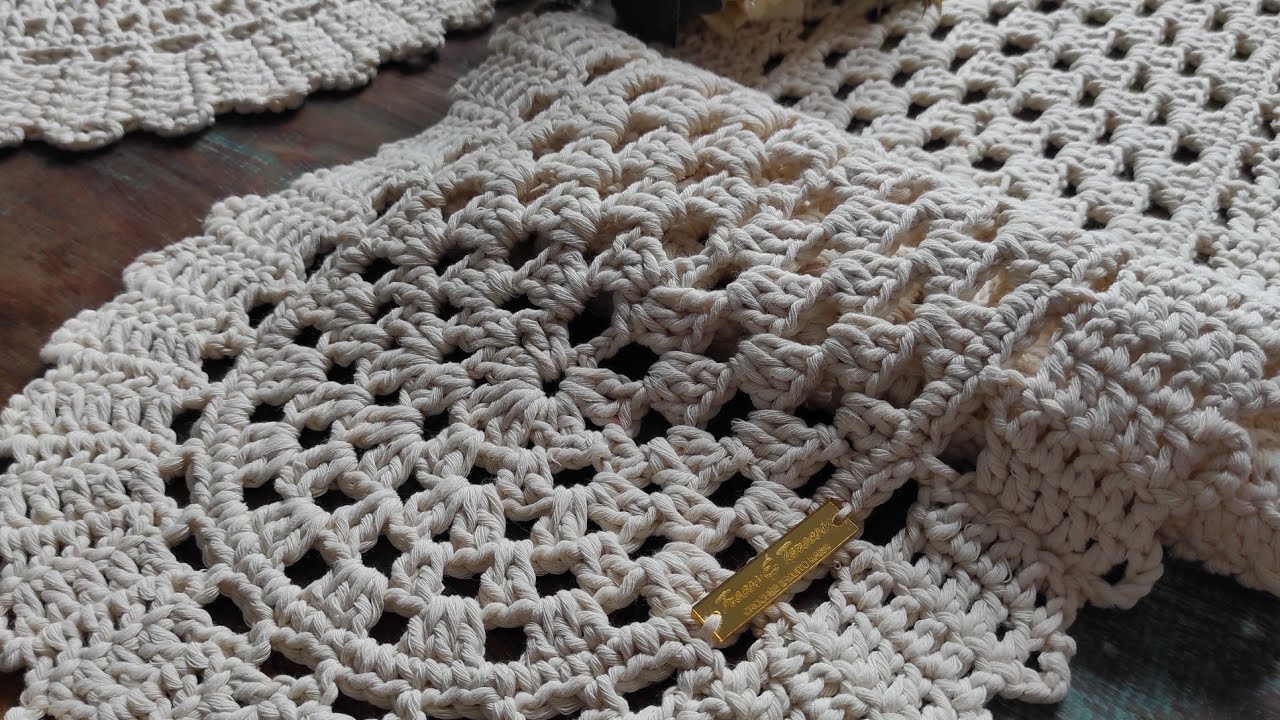 Faça já trilho de Mesa Oval prático e fácil em crochê