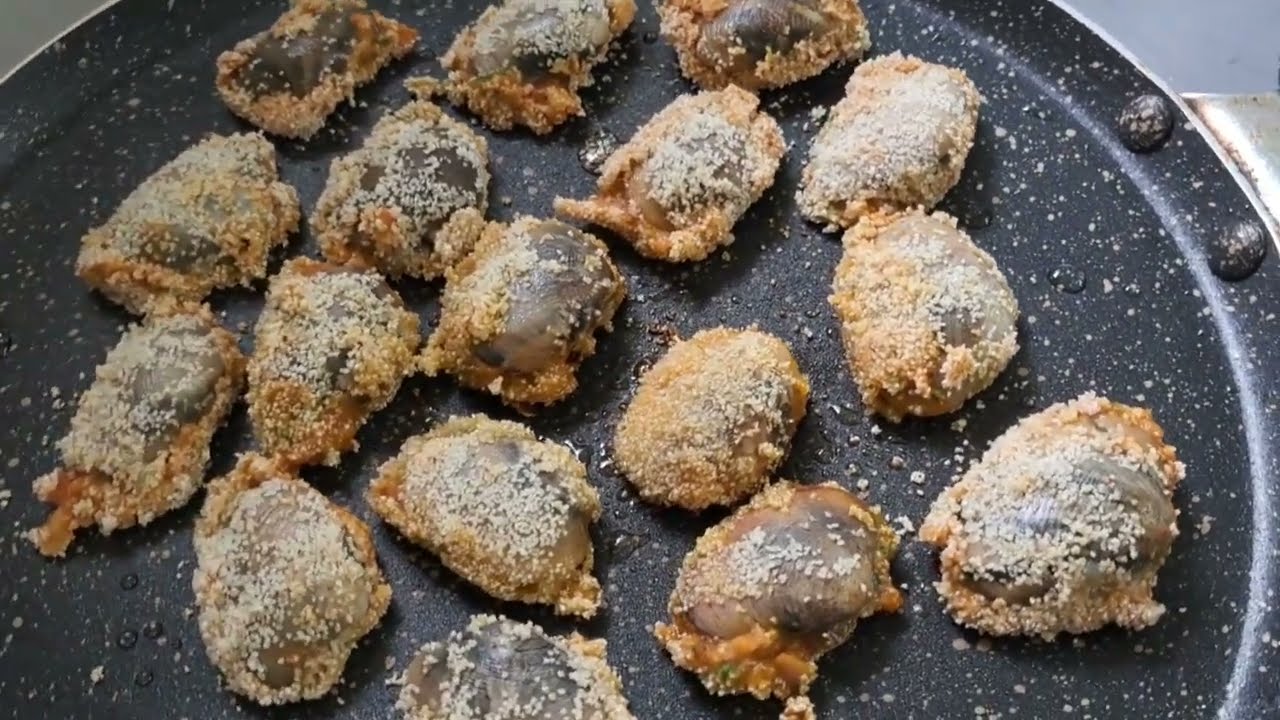 Goan clams stuffed fry | Bharlelyo tisrya recipe 