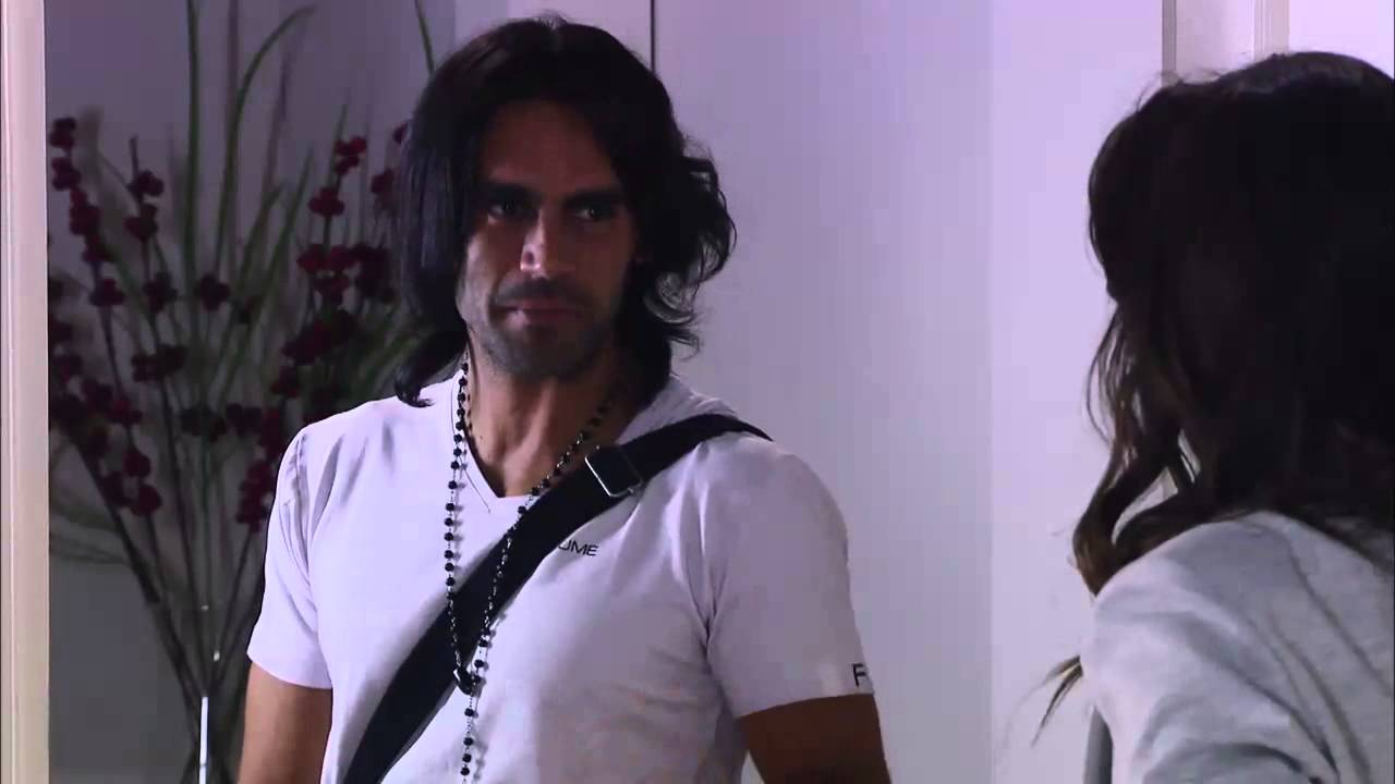 Mis amigos de siempre -  Bárbara le pide a Julián que no se vaya
