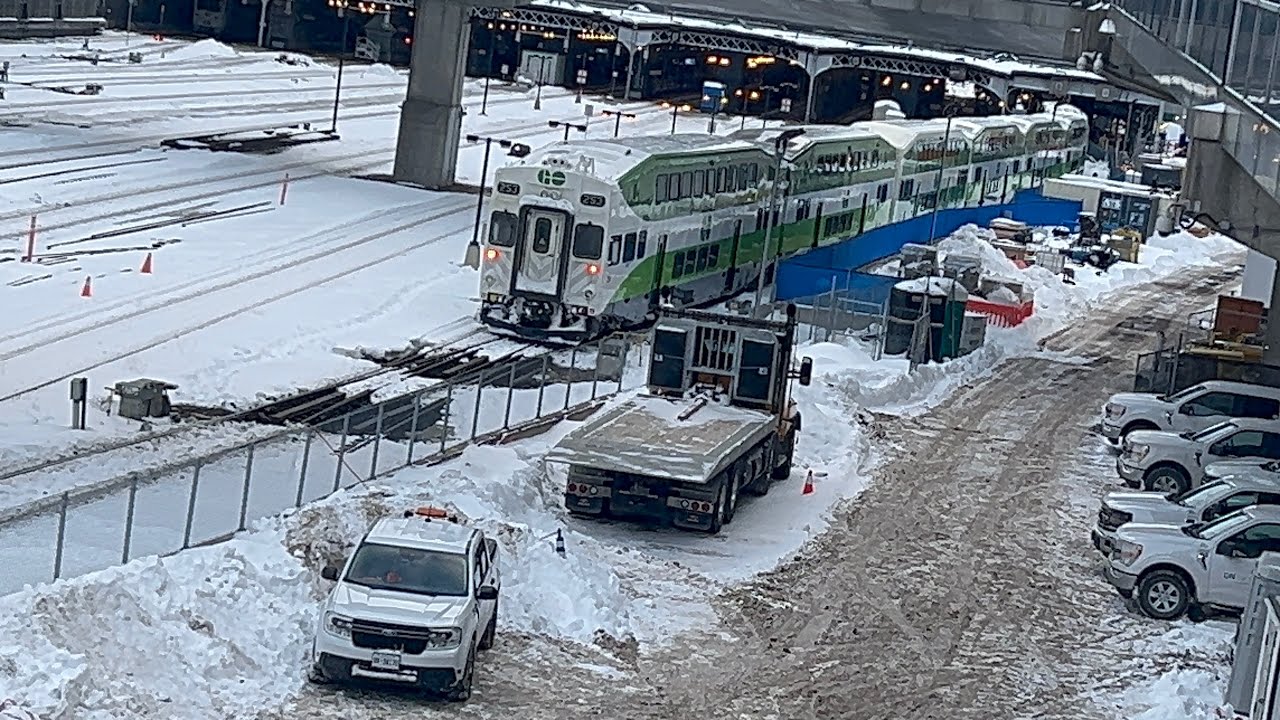 Go trains and via trains at union station part 3/3