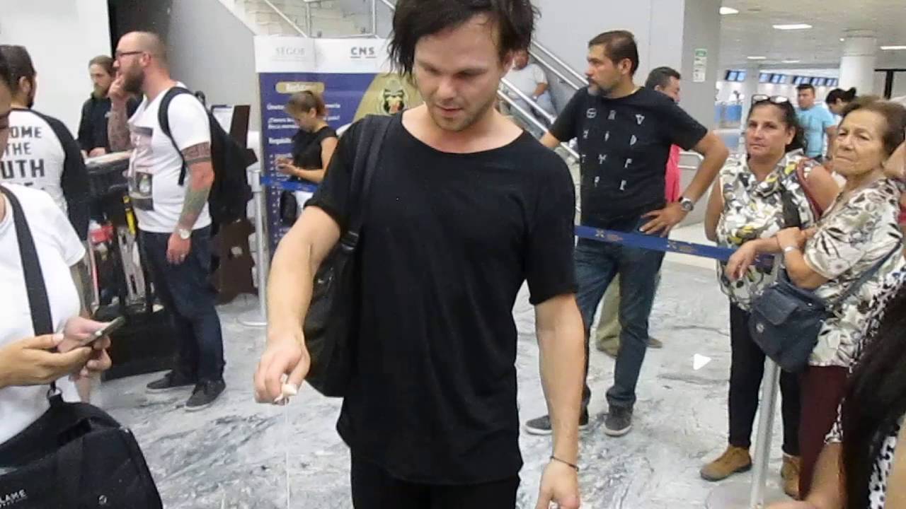 Lauri jugando balero