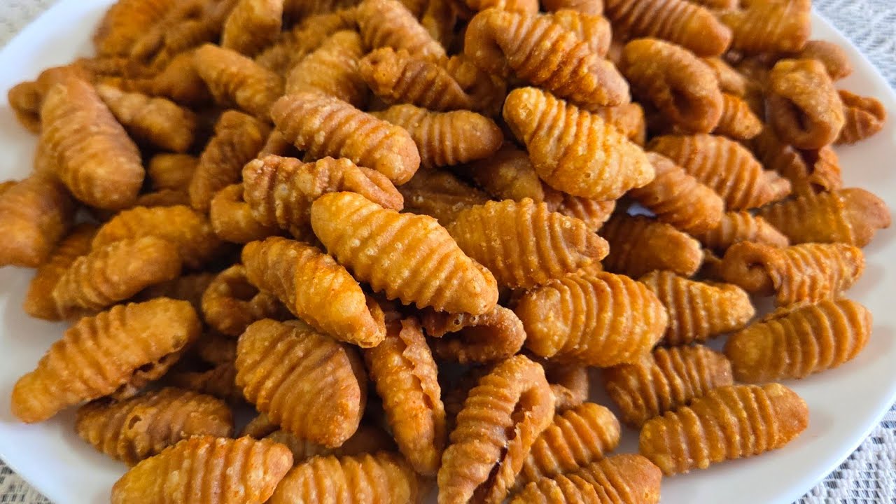 కరకరలాడే కారం గవ్వలు తయారీ విధానం# Karam Gavvalu# Evening snack#