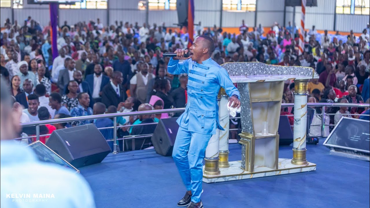 Dust filled Jcm church as praise team performed a powerful kigooco amazing Bishop Ben 