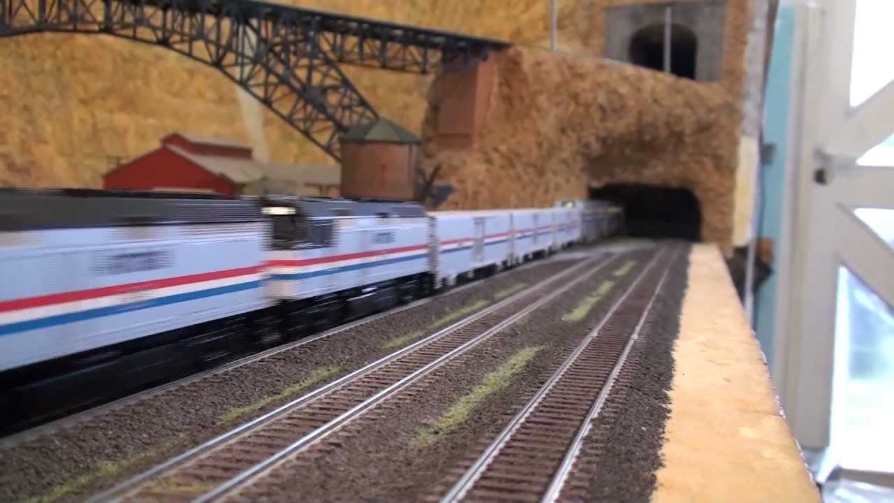 SZCZYTNO 2011  KATO 37 6551 & 37 6552 F40PH Amtrak #375 & #391 + Passenger Cars + puszka po konserwie H0