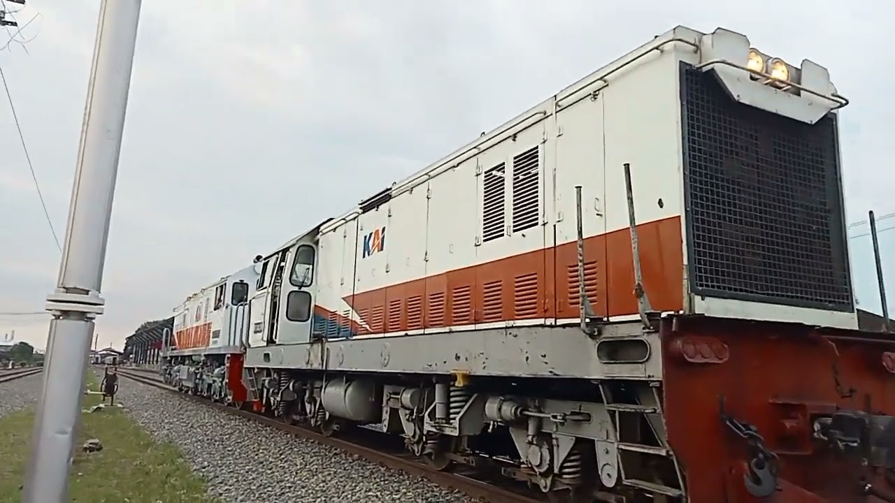 SPESIAL BB 303 78 03 -BB 203 78 03 R3904  kirim lokomotif ke Dipo stasiun Medan