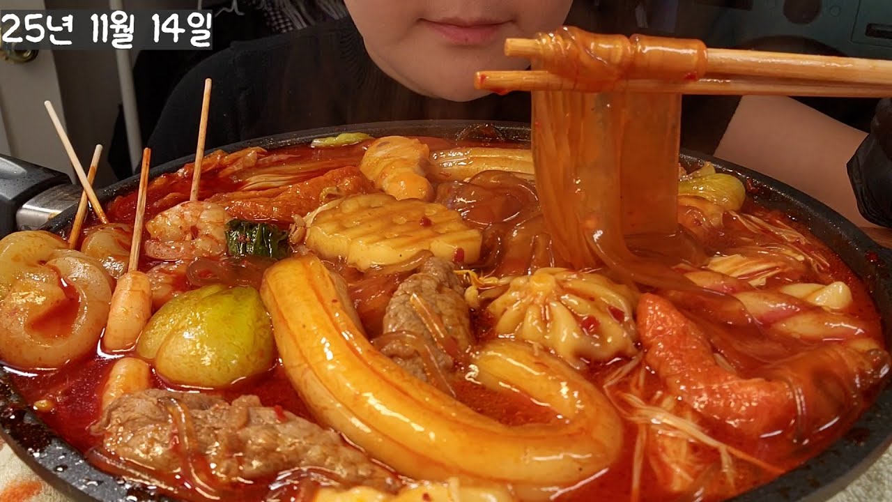 마라탕에 땅콩소스즈마장넣으니 파는맛 나네요~(25년11월20일)제품정보더보기란 마라소스를 여러가지섞어봤어요~