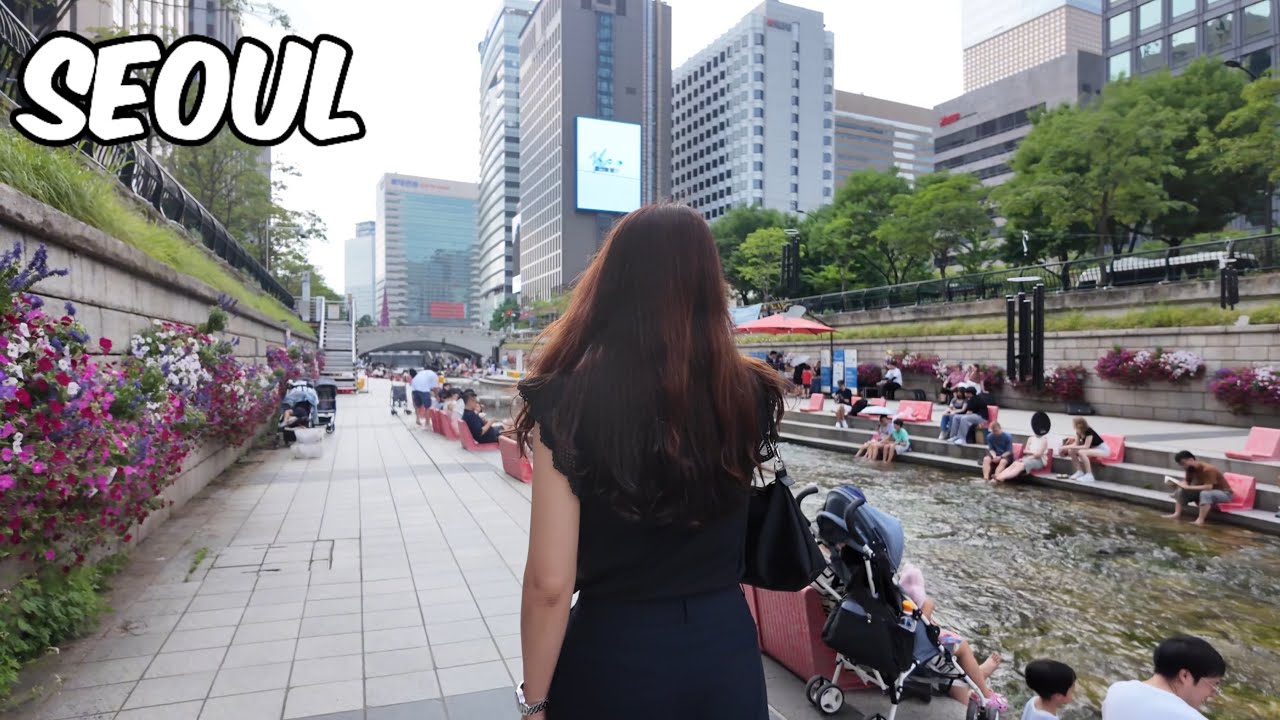Cheonggyecheon Walking tour. Seoul City Korea 4k City Tour