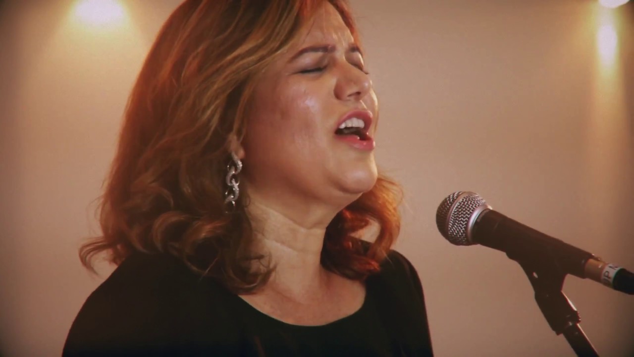 Alda Célia | Sala do Trono 